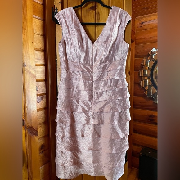 London Times Pink Sheath Dress‎ with Ruched V-Neck - Picture 2 of 9